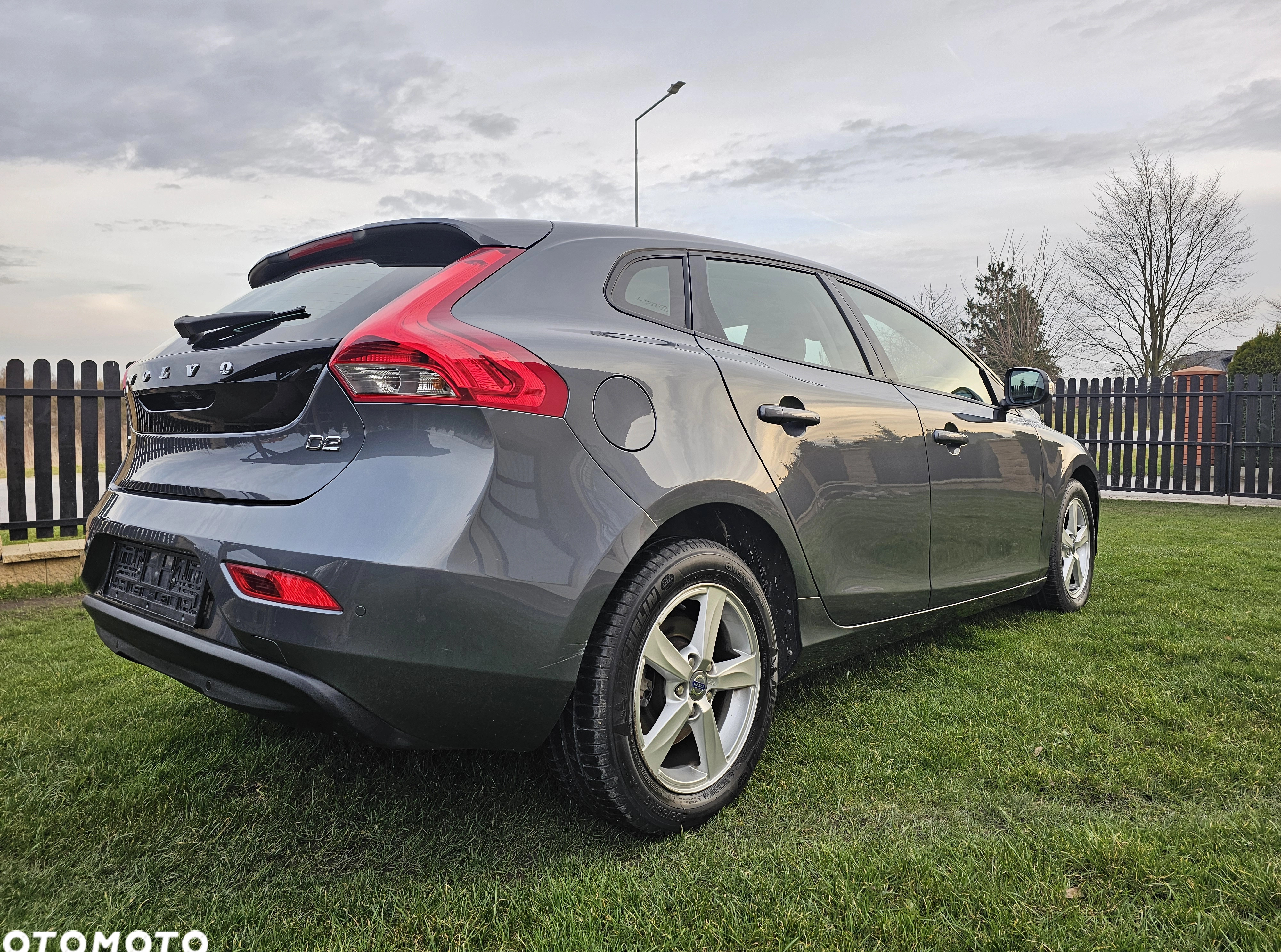 Volvo V40 cena 43900 przebieg: 69564, rok produkcji 2012 z Puławy małe 326